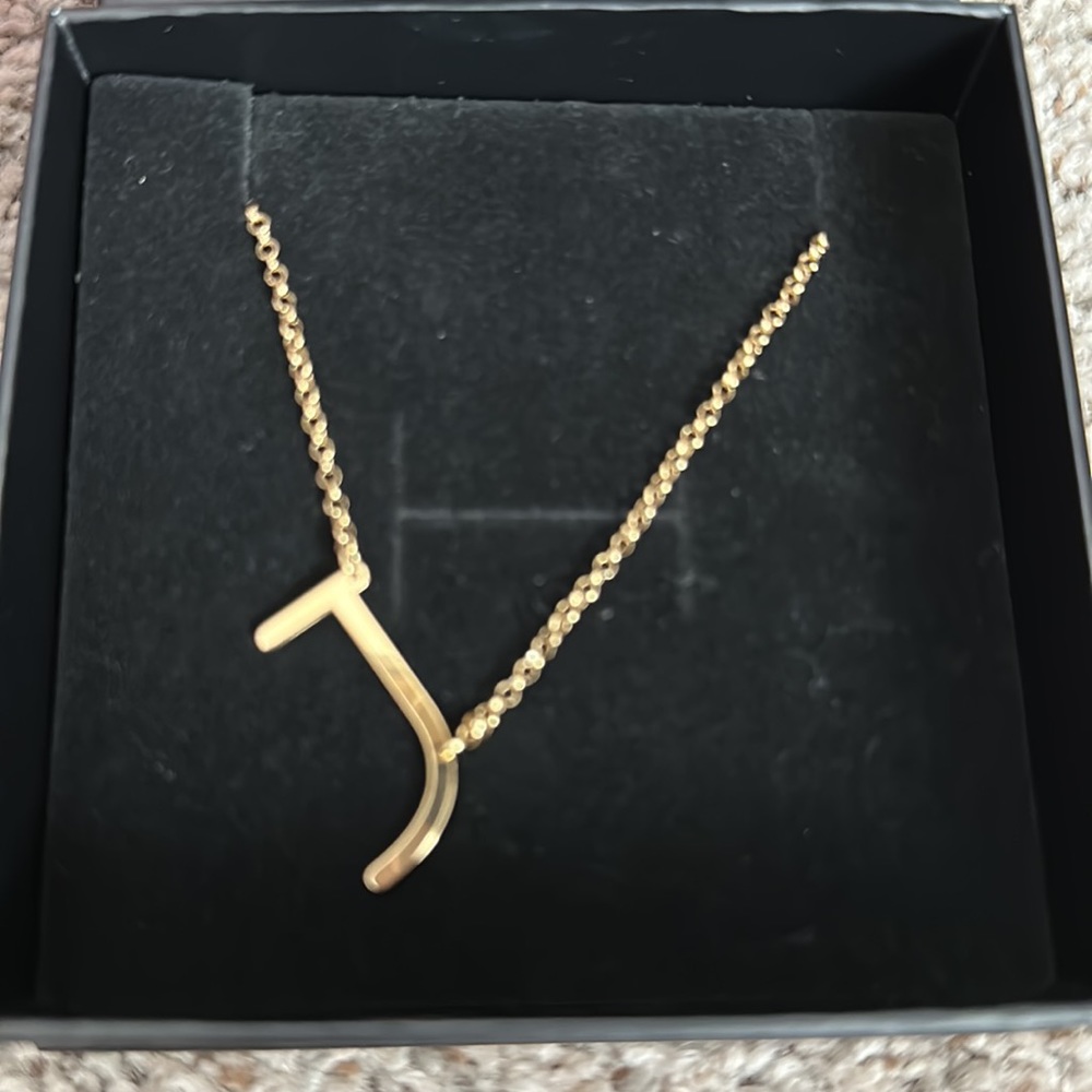 NIB Oak and Luna 18k gold vermeil initial necklace letter J - Picture 3 of 5